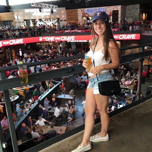 Meet your Posher, Ally - Picture 2 of 2